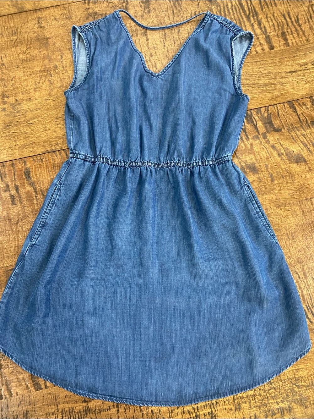 Universal Thread Women’s Denim-Look Sleeveless Dress in Blue